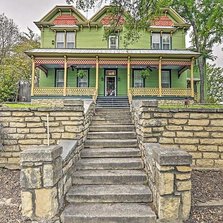The Lilly House Historic Glen Rose Home With Porch! Экстерьер фото