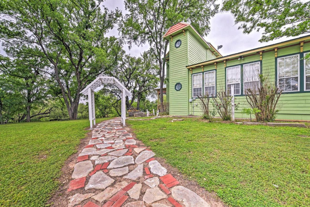 The Lilly House Historic Glen Rose Home With Porch! Экстерьер фото